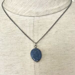 Silver tone blue stone pendant necklace